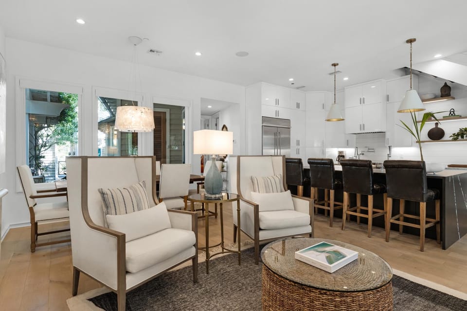 Living Area/4 Seat Kitchen Island