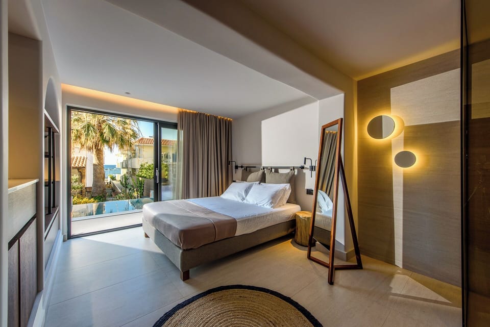 Junior Studio Suite, Private Pool | Hypo-allergenic bedding, Tempur-Pedic beds, in-room safe, soundproofing