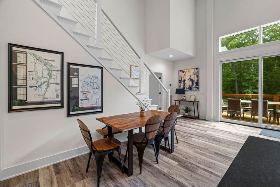 Group dining area — open-concept Bella Vista chalet