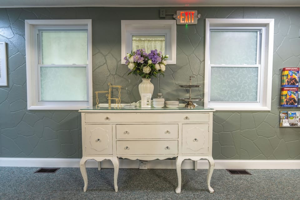 Complimentary Guest Breakfast Buffet Near Marblehead Lighthouse