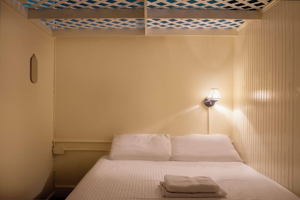 Free WiFi, bed sheets