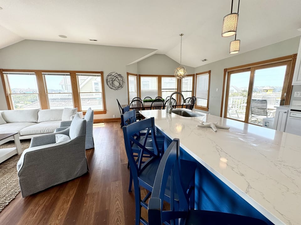 Great Views Main Floor!