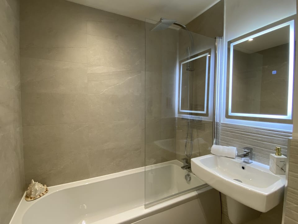 Cozy Bedford Home With 3 Bedrooms House in Huntingdonshire District