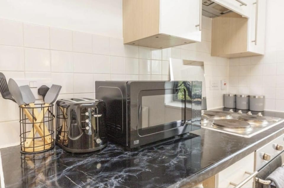 Apartment | Private kitchen | Fridge, microwave, oven, stovetop