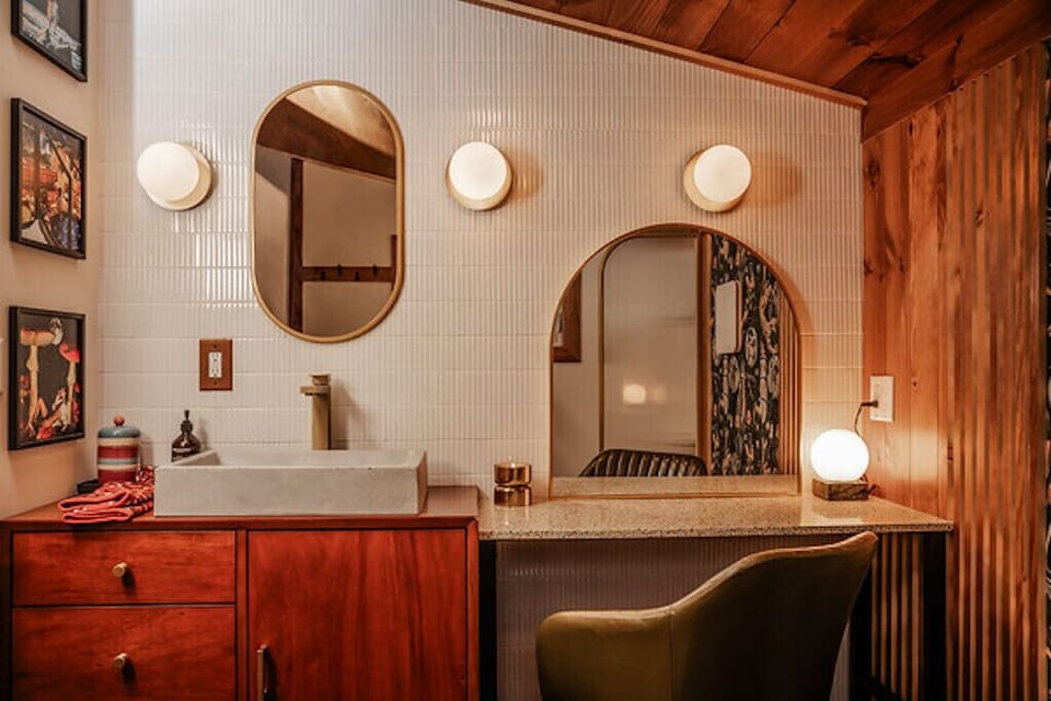 2nd floor vanity.