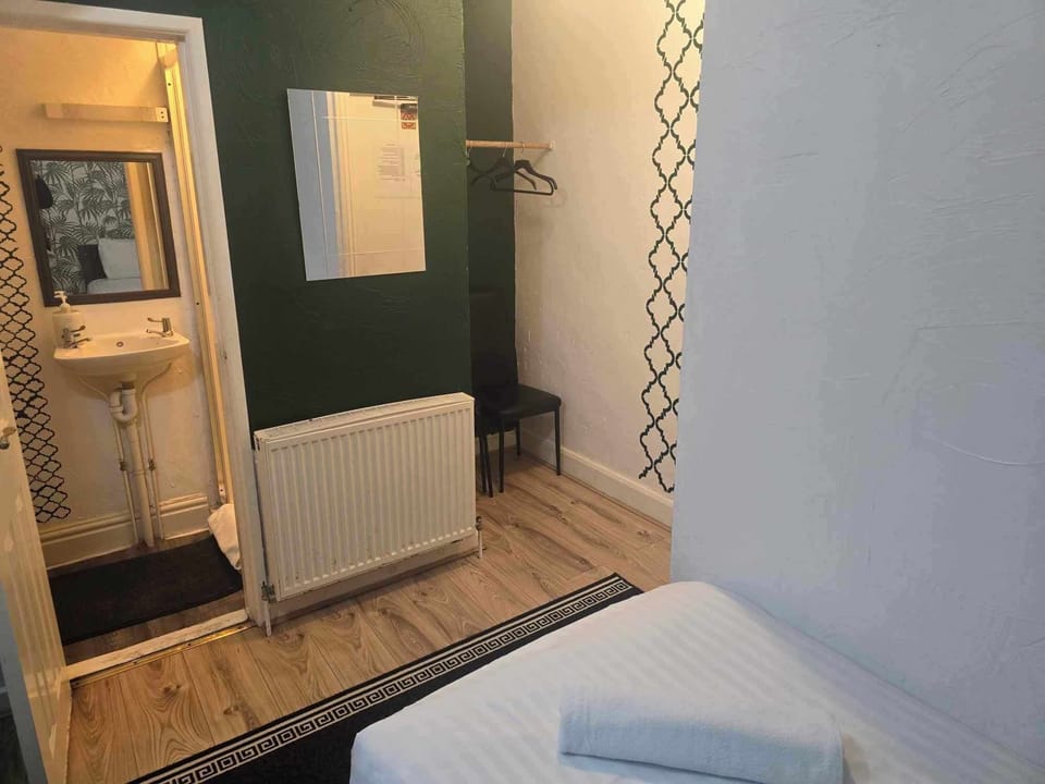 Classic Twin Room | Free WiFi
