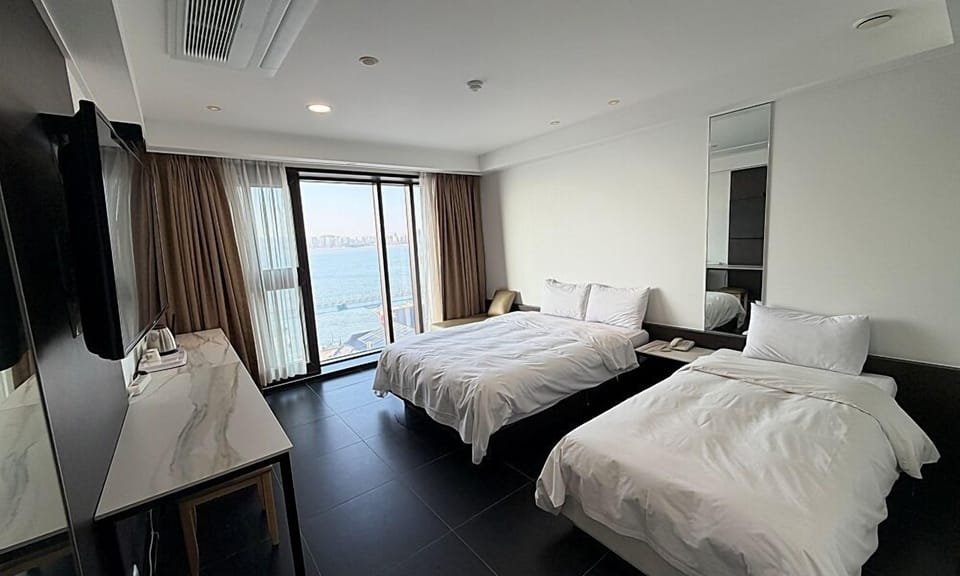 Premium Twin Room with Ocean View | Individually decorated, individually furnished, desk, free WiFi