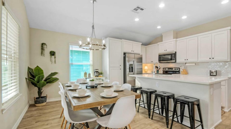 House (4 Bedrooms) | Interior