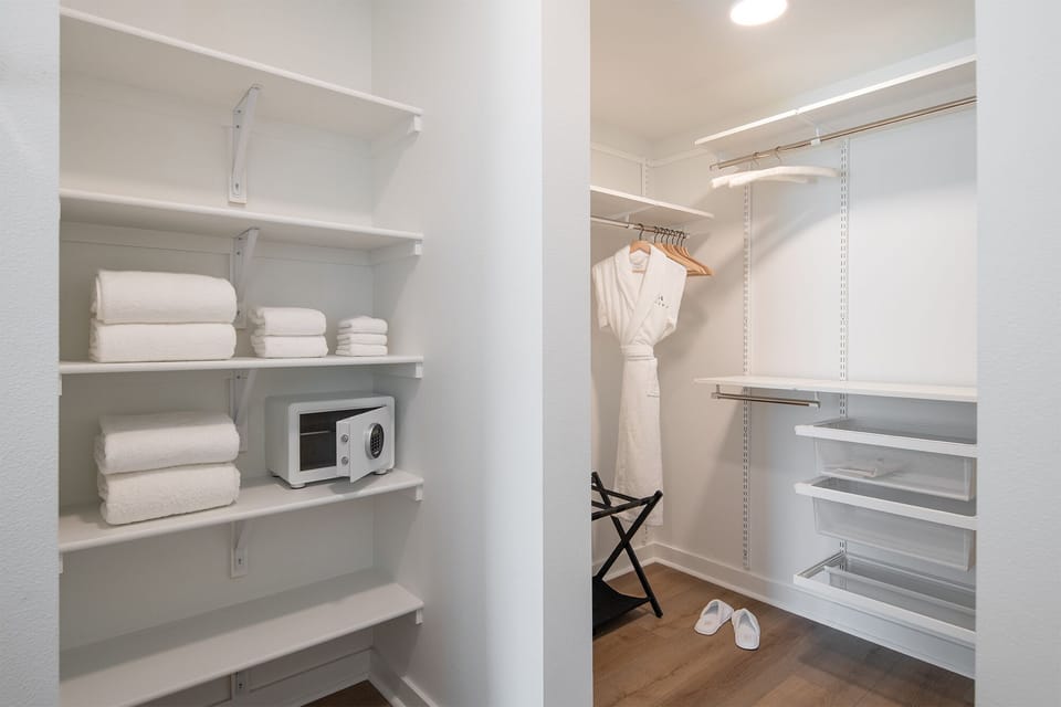 Walk-in closet