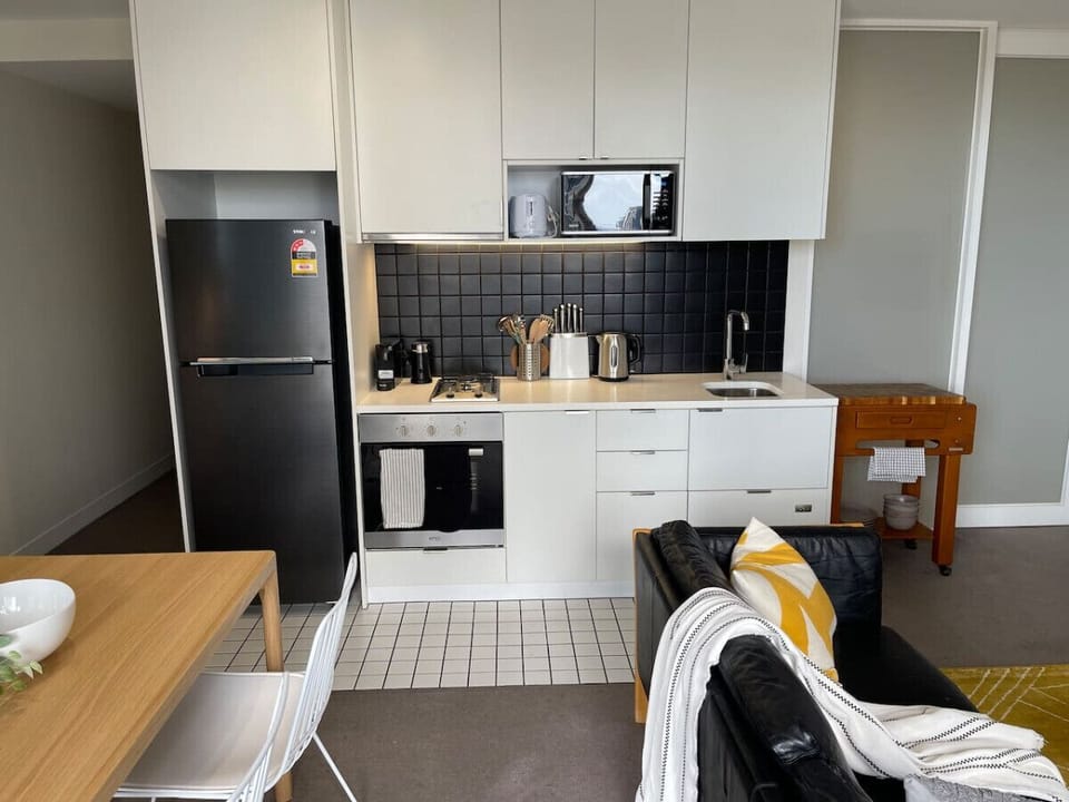 Fully equipped kitchen and dining area designed for convenience and comfort.