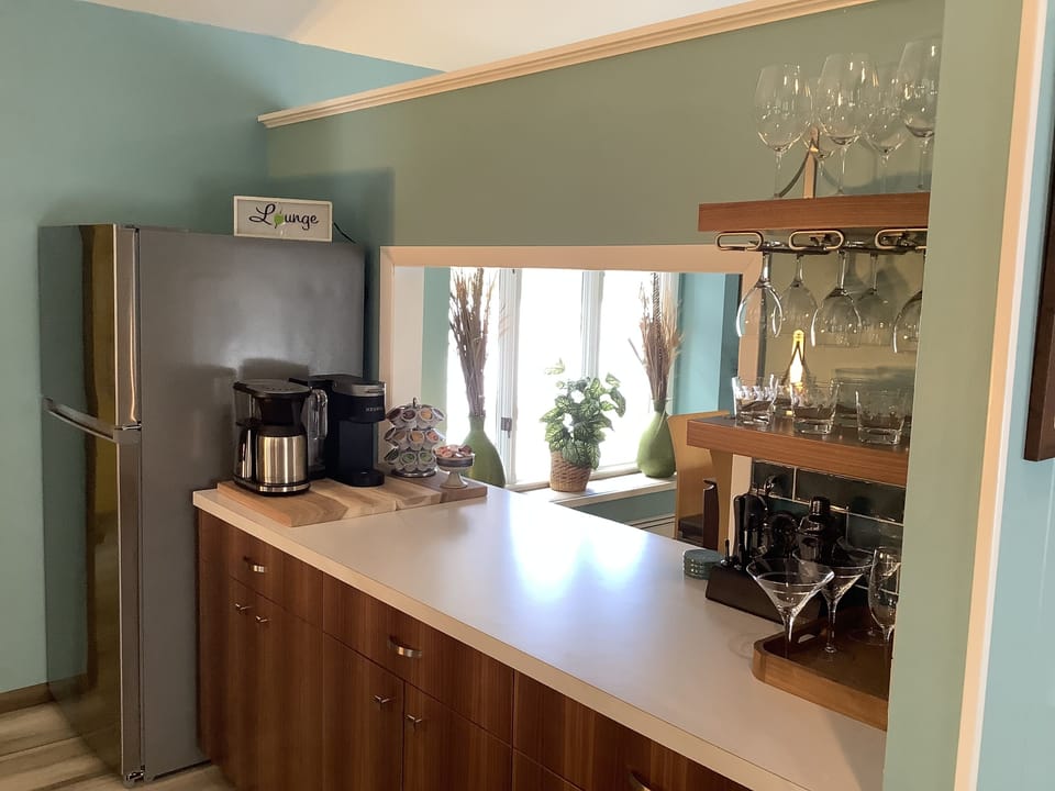 Coffee Bar - Cocktail Bar
