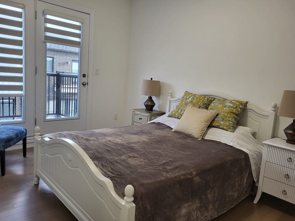 2nd Bedroom - 3rd Floor: Queen Bed & Balcony