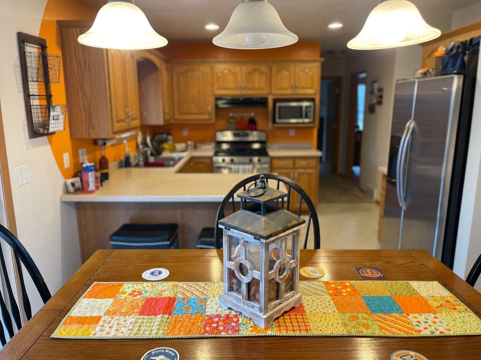 Dining to Kitchen