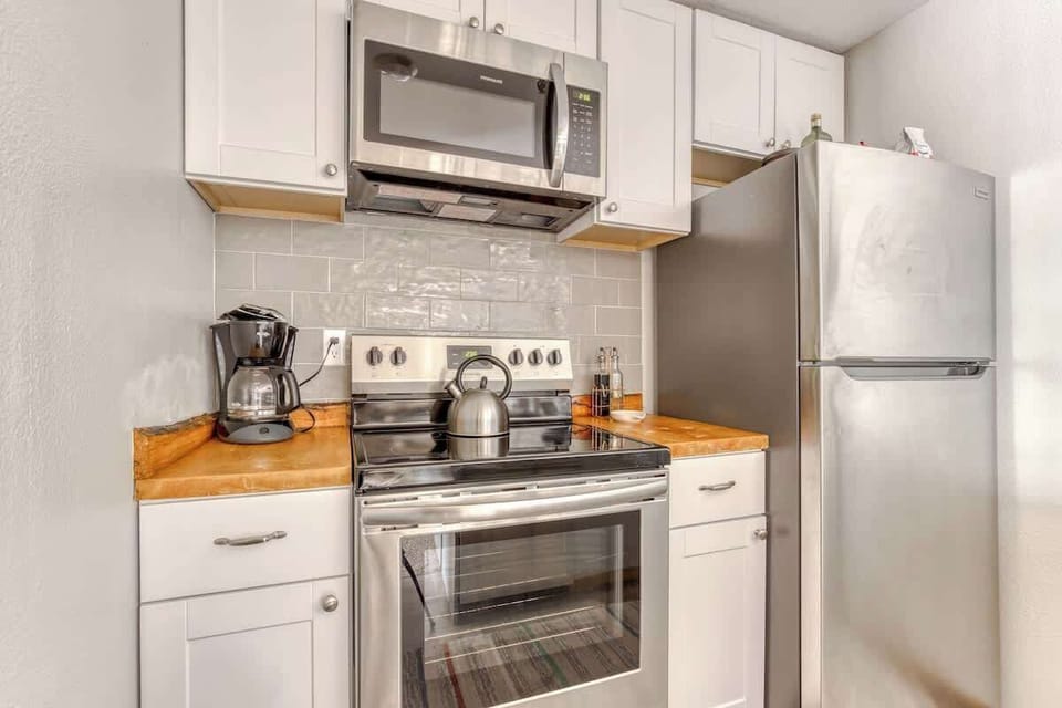Compact, clean, and fully equipped—your home-cooked meals just got a mountain upgrade.