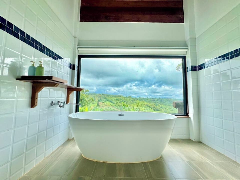 Family Suite | Deep soaking bathtub