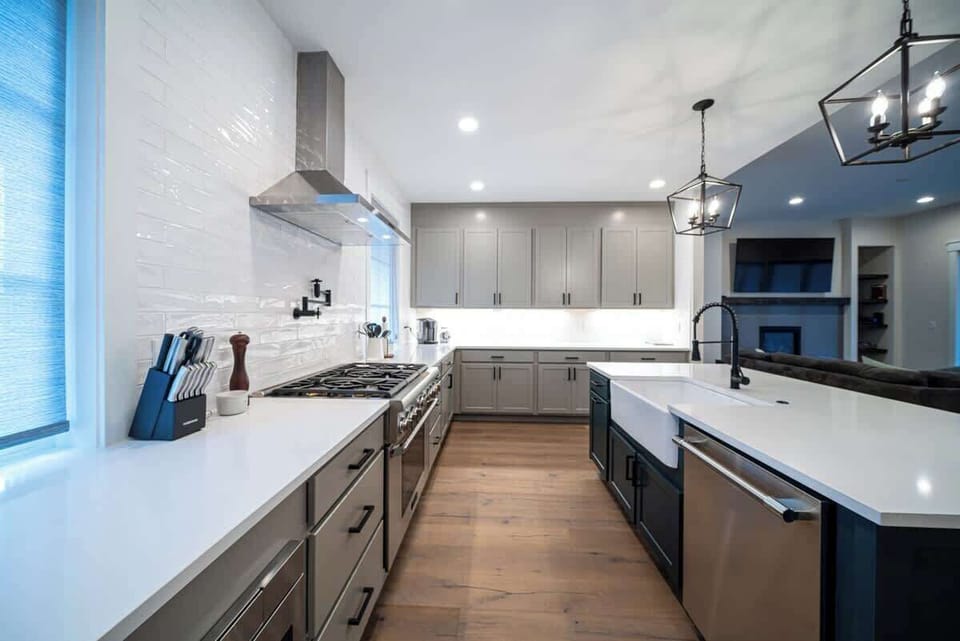 Elevate your cooking! This kitchen boasts top-of-the-line appliances for an exceptional culinary experience. 