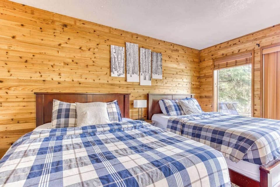 Double Queen with ensuite! Easy access to your private bathroom. 