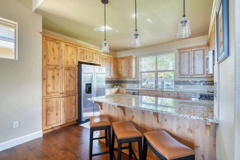 Gather around the stylish kitchen counter bar—ideal for quick bites, cocktails, and great conversation!