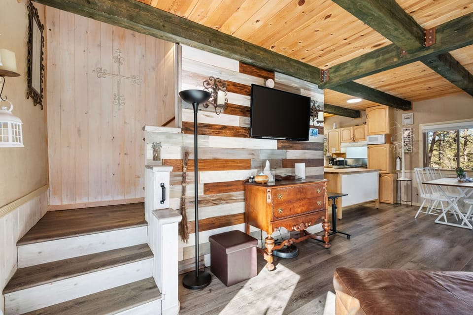 Flat screen TV the equipped with Roku
