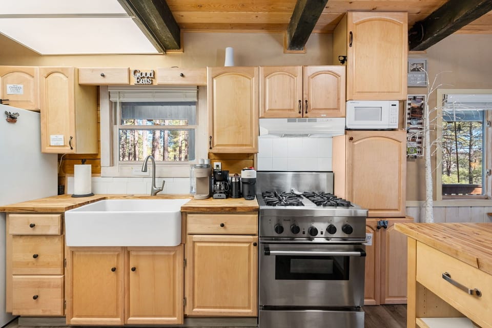Full kitchen with gas stove