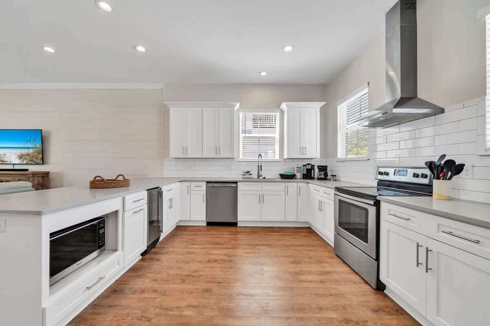 Built in Microwave, Stainless Electric Stove, Two Dishwasher!