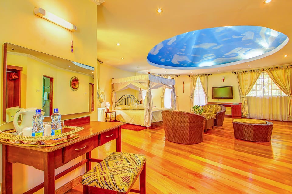 Presidential Suite | Living area | Flat-screen TV, fireplace