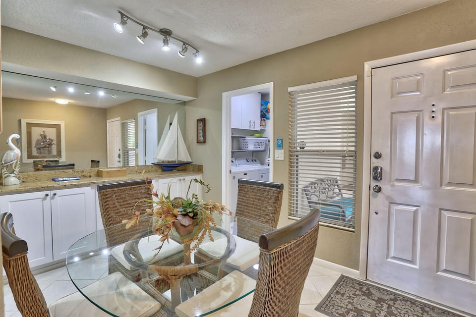 Condo, 1 King Bed with Sofa bed (Bahia Vista 361- Club Bahia) | Dining