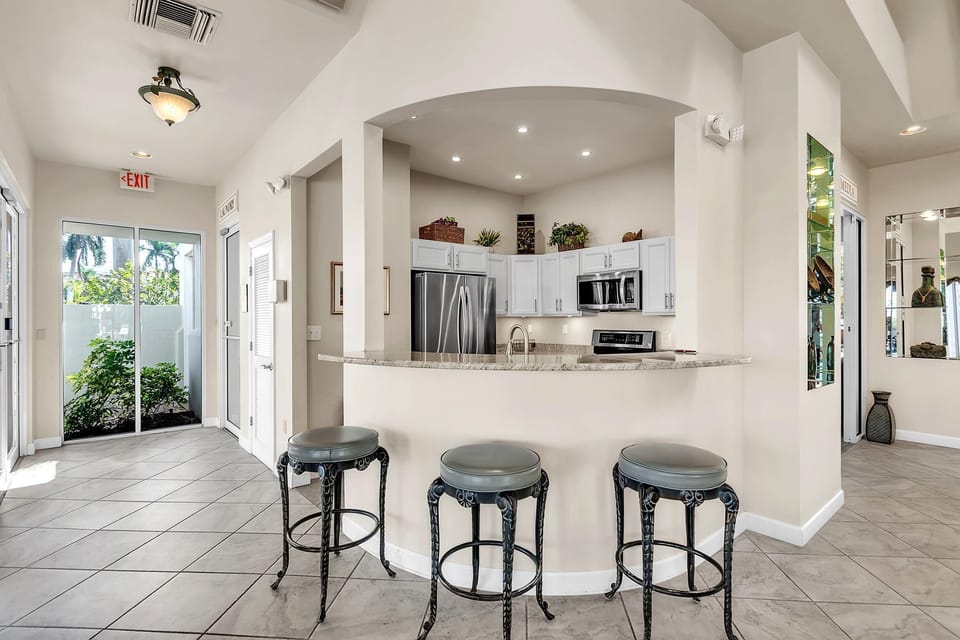 Condo, 1 King Bed with Sofa bed (Bahia Vista 361- Club Bahia) | Private kitchen | Oven, toaster