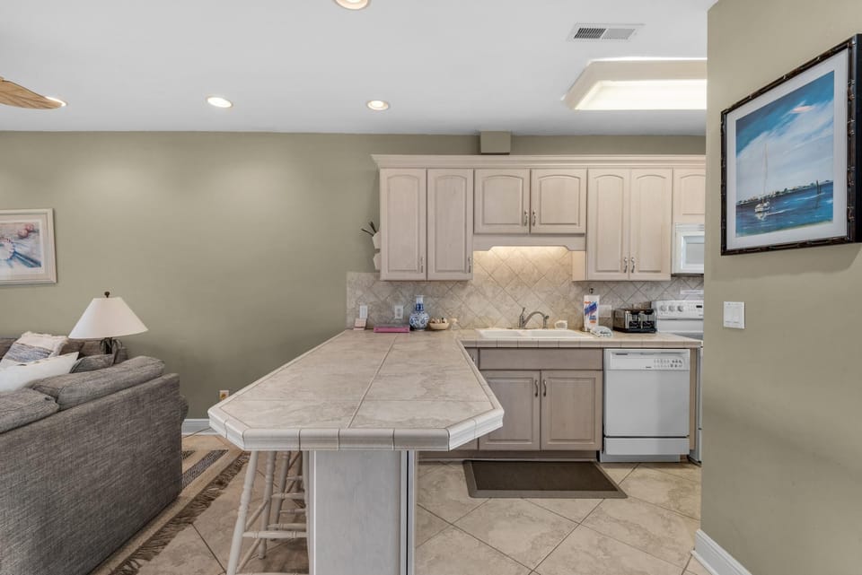 Condo, Multiple Beds (Baywatch C8) | Private kitchen | Oven, toaster, paper towels