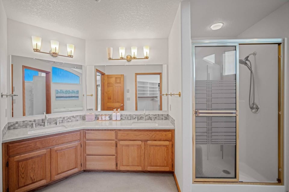 With 3 full bathrooms everyone has ample privacy.