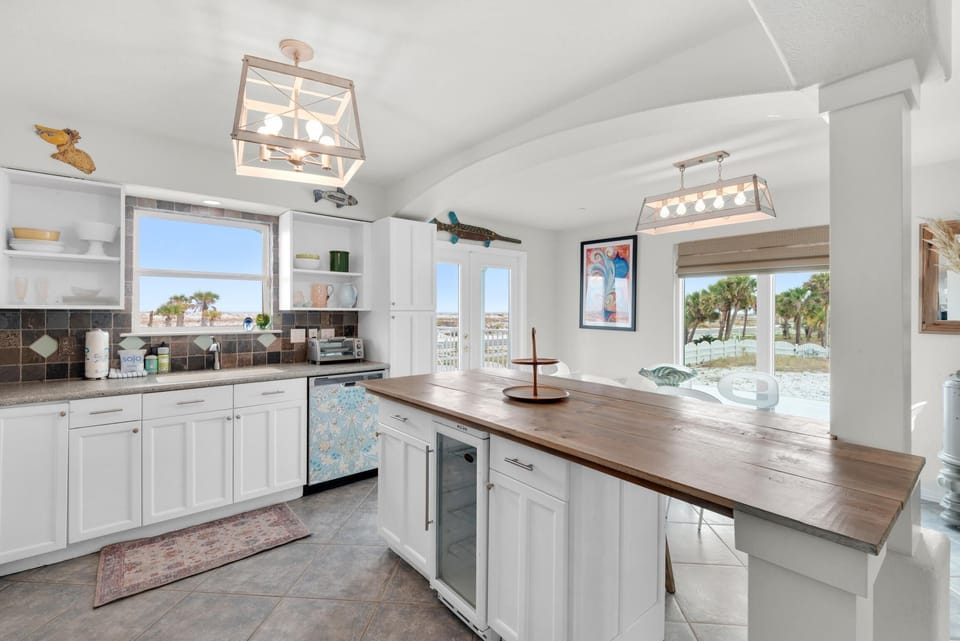 House, Multiple Beds (Sea Forever) | Private kitchen | Oven, toaster, paper towels
