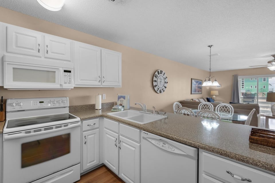 House, Multiple Beds (Gulf View Dream Unit D) | Private kitchen | Oven, toaster, paper towels
