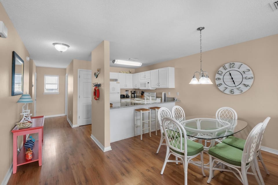 House, Multiple Beds (Gulf View Dream Unit D) | Dining