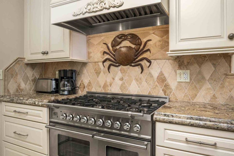 An immaculate and large gas stove and oven. Perfect for preparing a family feast.