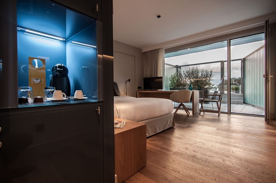 Swimming pool Superior room, Sea view with private terrace | Egyptian cotton sheets, premium bedding, pillowtop beds, minibar