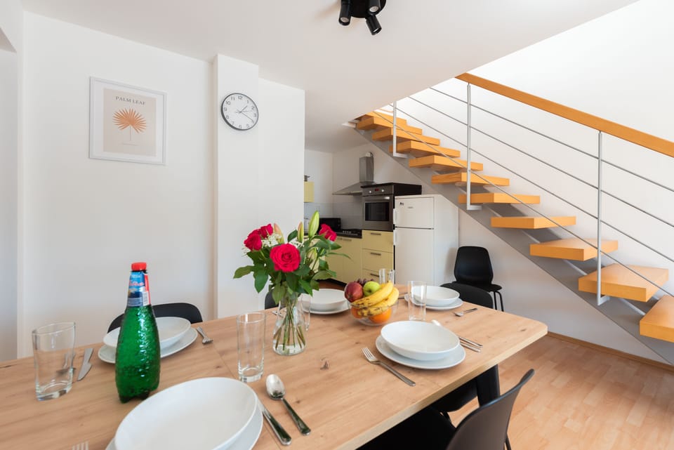 Comfort Apartment | Living area | 5-inch flat-screen TV with cable channels