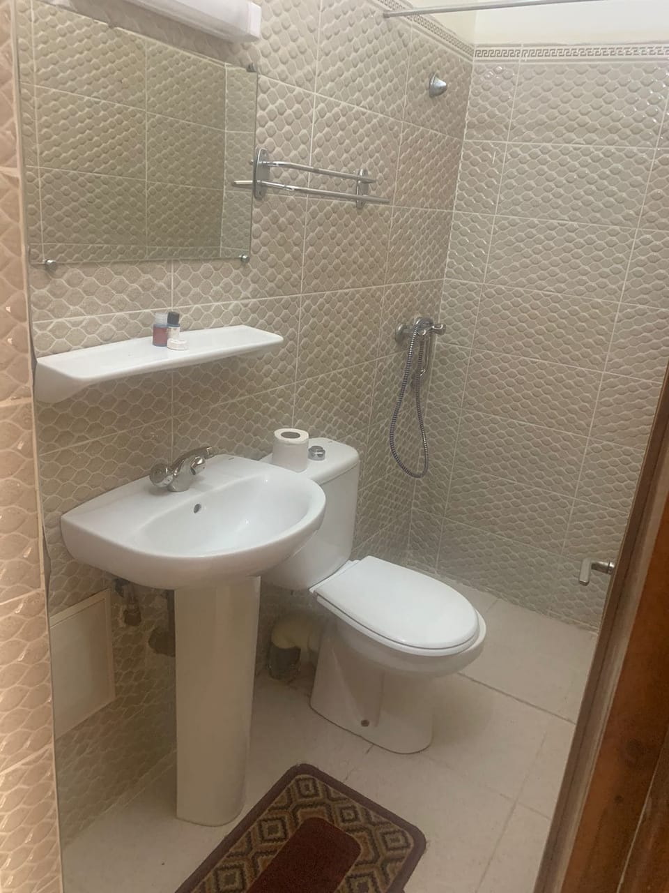 Classic Double or Twin Room, Garden View | Bathroom | Rainfall showerhead, towels