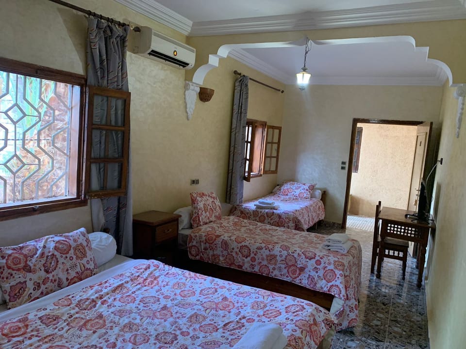 Standard Triple Room | Laptop workspace, free WiFi, bed sheets