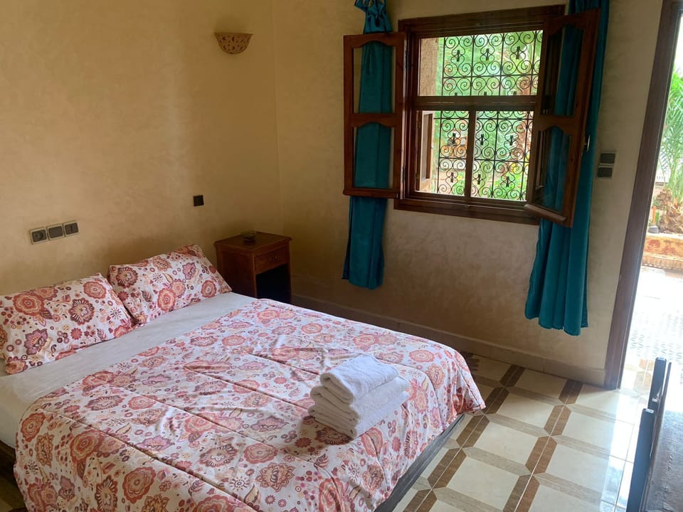 Classic Double or Twin Room, Garden View | Laptop workspace, free WiFi, bed sheets