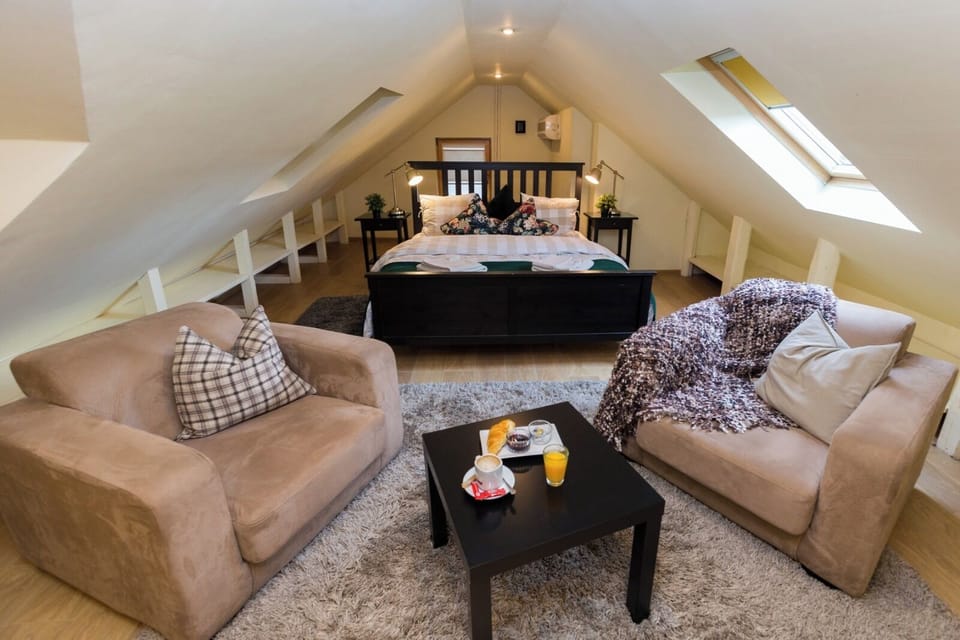 Double Room | In-room safe, iron/ironing board, free WiFi