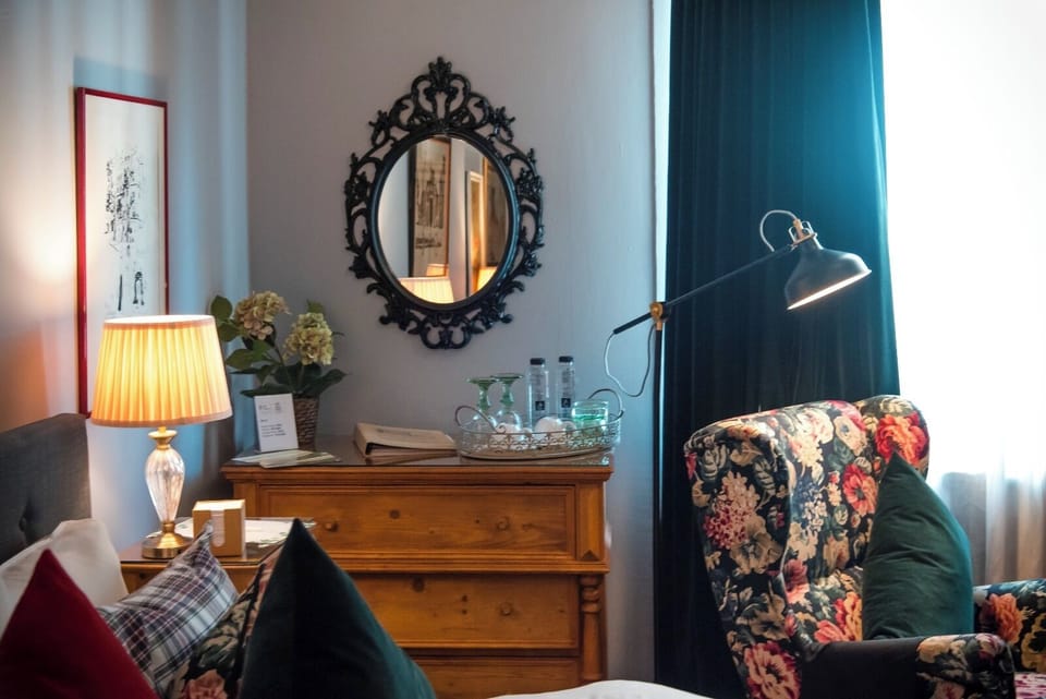Deluxe Double Room | In-room safe, iron/ironing board (on request), WiFi (free)