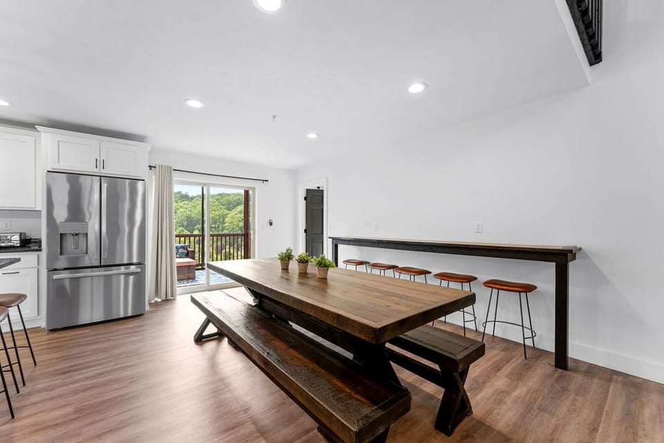 Dining area with bar seating