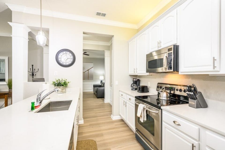 Condo (Beautiful Modern Condo - Vista Cay Re) | Private kitchen | Cookware/dishes/utensils