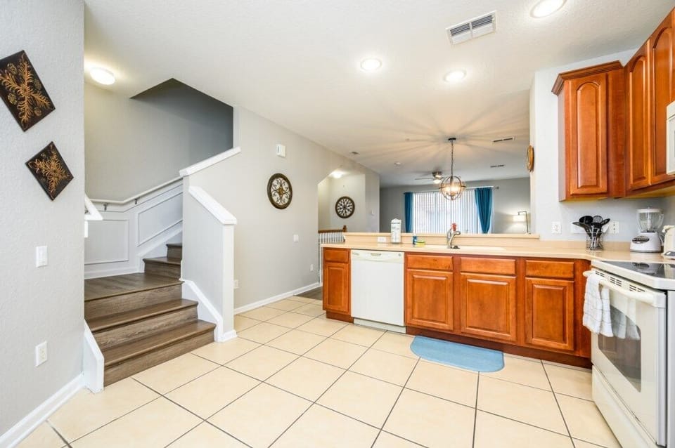 Apartment (New Listing! Beautiful Townhome, Vist) | Private kitchen | Cookware/dishes/utensils