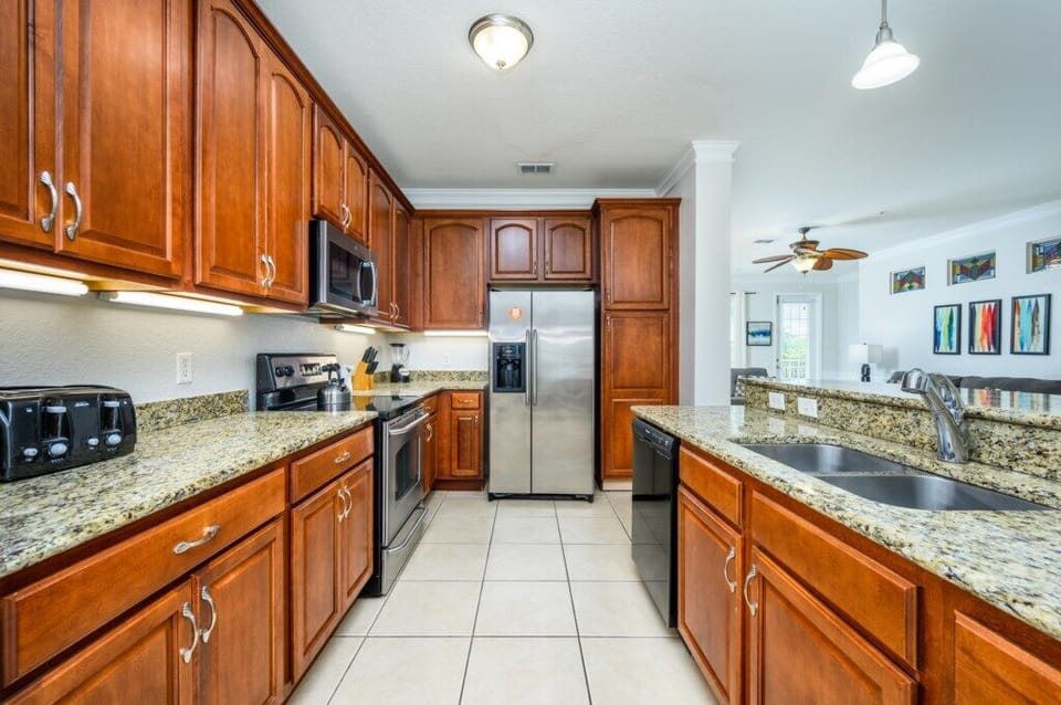 Condo (4 Bedroom Plus, Lake View Condo, Vist) | Private kitchen | Cookware/dishes/utensils