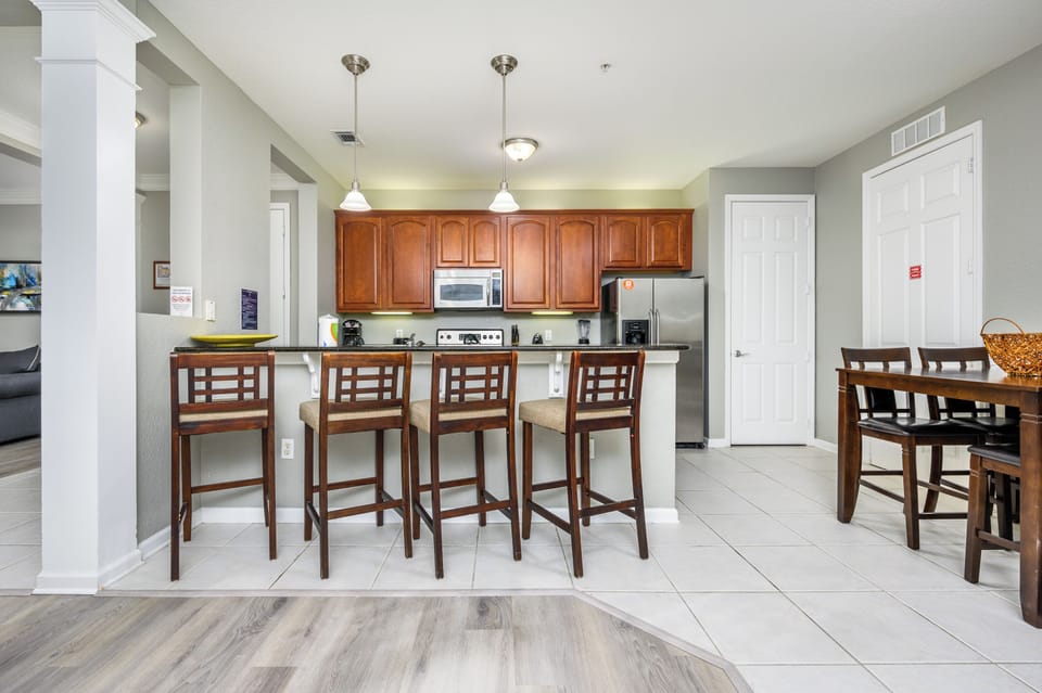 Condo (Beautiful Lake View Condo, Vista Cay-) | Private kitchen | Cookware/dishes/utensils