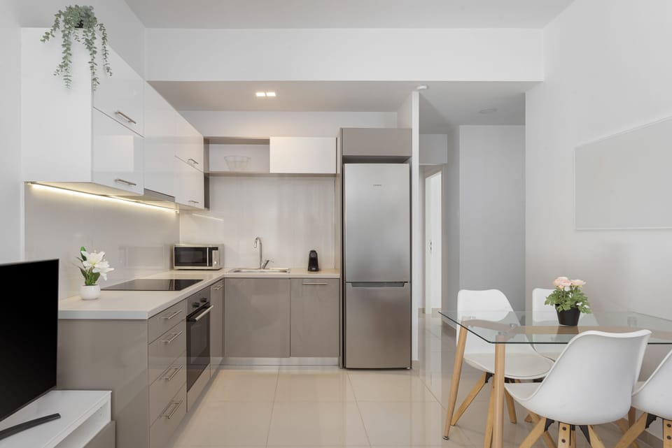 Luxury Apartment | Private kitchen | Full-size fridge, microwave, oven, stovetop