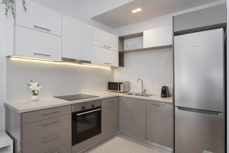 Luxury Apartment | Private kitchen | Full-size fridge, microwave, oven, stovetop