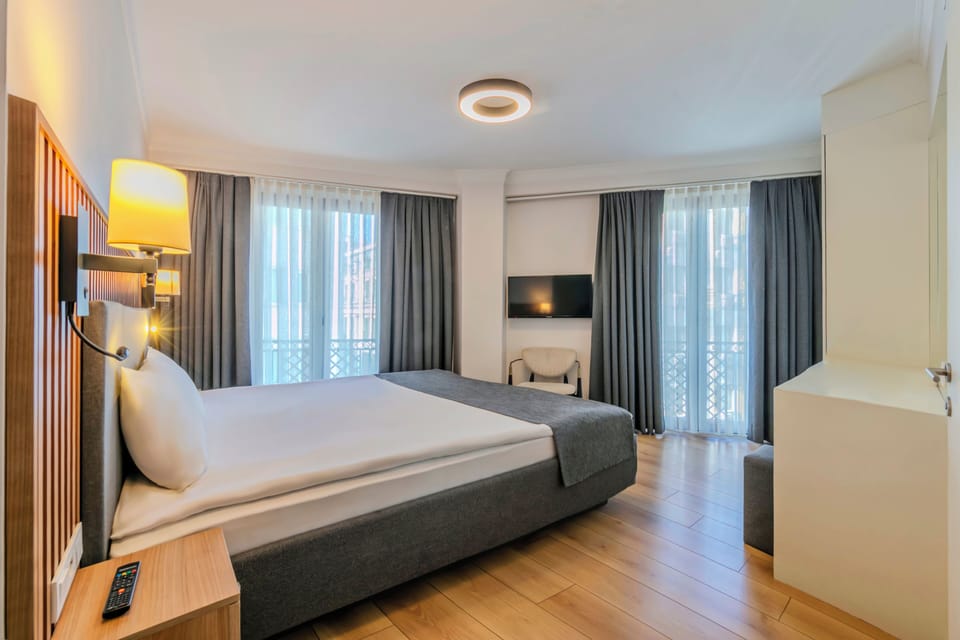Standard Double Room | In-room safe, soundproofing, free WiFi