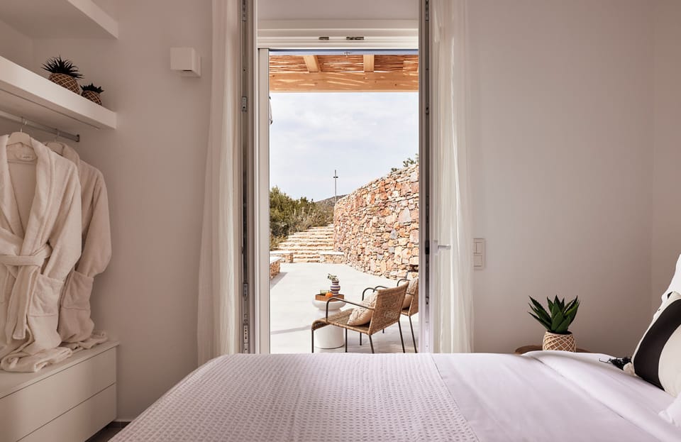 Minibar, soundproofing, iron/ironing board, free WiFi
